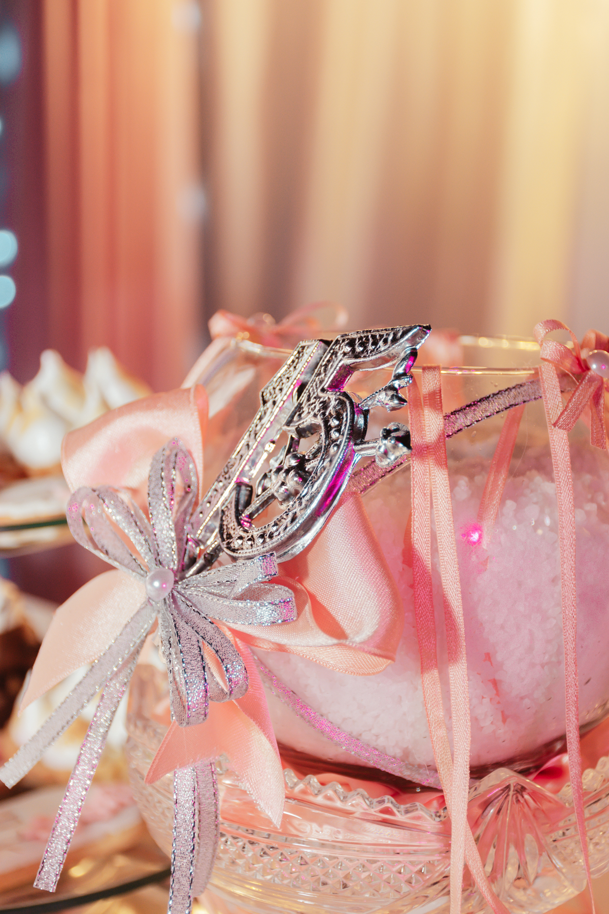 Detalle decorativo de quince años fotografiado por Bontempi Fotografía